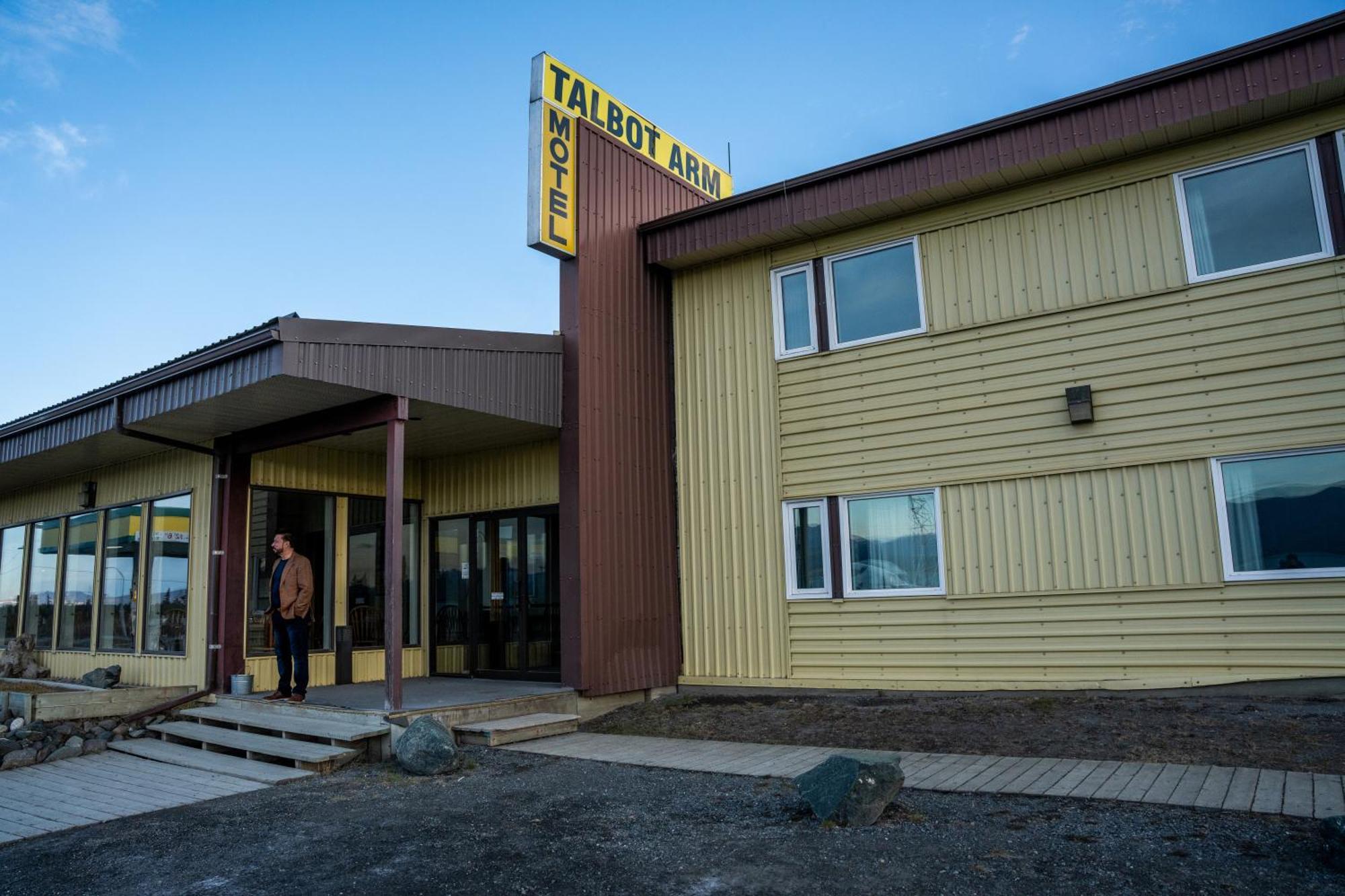 Talbot Arm Motel Destruction Bay Esterno foto